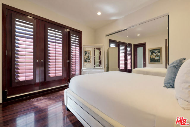 8835 Evanview Drive, Los Angeles CA: https://media.crmls.org/mediaz/10ceead3-4fa8-42c7-bbee-aeec69717073.jpg