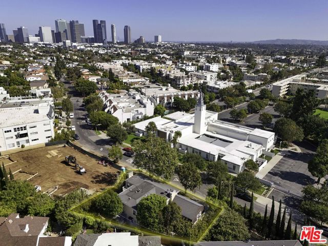 10745 Ohio Avenue, Los Angeles CA: https://media.crmls.org/mediaz/10cf1c8b-9862-42ee-984e-48c915ddefe5.jpg