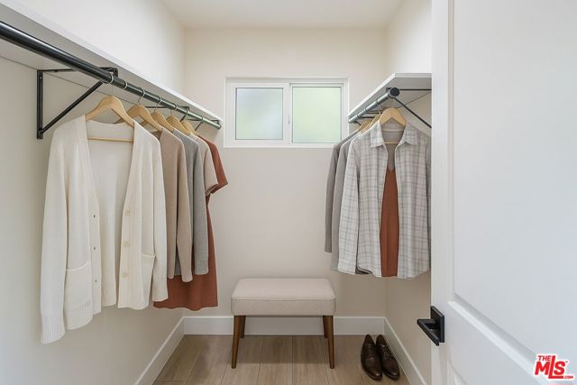 9425 Gierson Avenue, Chatsworth CA: https://media.crmls.org/mediaz/10cfb82d-49b7-49d9-993f-002511c266b9.jpg