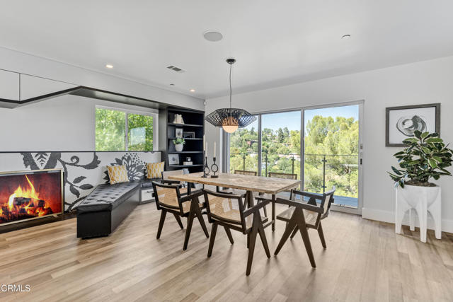 453 Frontenac Avenue, Los Angeles CA: https://media.crmls.org/mediaz/10d0253d-9098-46da-a233-85db14a89e06.jpg