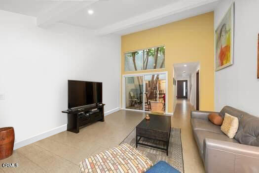 476 Harbor Lights Lane, Port Hueneme CA: https://media.crmls.org/mediaz/10d05dbd-4aa1-4fd4-89ea-dcfc9b416b5b.jpg