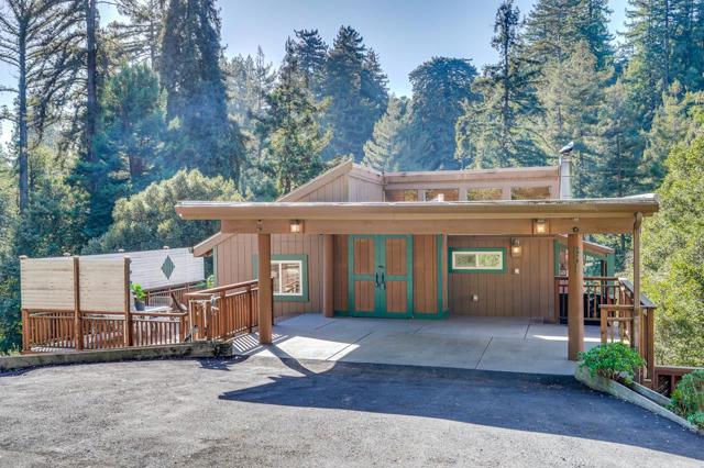 851 Burns Avenue, Aptos CA: https://media.crmls.org/mediaz/10d08980-baba-4d0a-9e20-0100d10da6ec.jpg