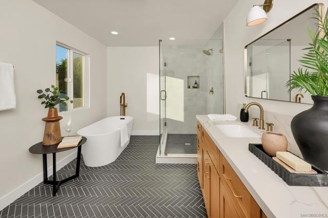 1900 W 41St St, Los Angeles CA: https://media.crmls.org/mediaz/10d0efc4-ac01-47d2-b215-ceb9abb96aba.jpg