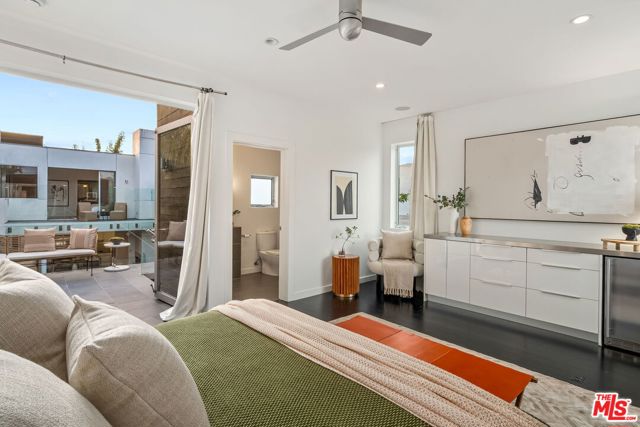 714 California Avenue, Venice CA: https://media.crmls.org/mediaz/10d138a8-8c92-441f-a611-beb97fc4ae8e.jpg