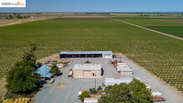 3870 Orwood Road, Brentwood CA: https://media.crmls.org/mediaz/10d138b0-e3c4-46cd-a60c-599f01f5cd76.jpg