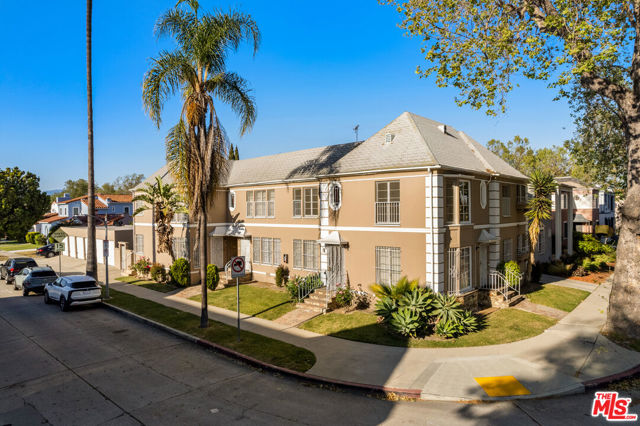 4196 5th Avenue, Los Angeles CA: https://media.crmls.org/mediaz/10d15e49-8859-4d6c-9e31-e8b9d2bf47ba.jpg