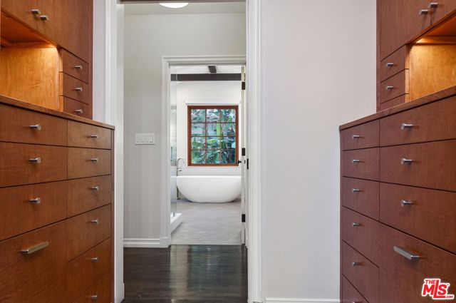 4277 Beck Avenue, Studio City CA: https://media.crmls.org/mediaz/10d1d0d6-d67e-493a-b47c-cd3cf48c9068.jpg