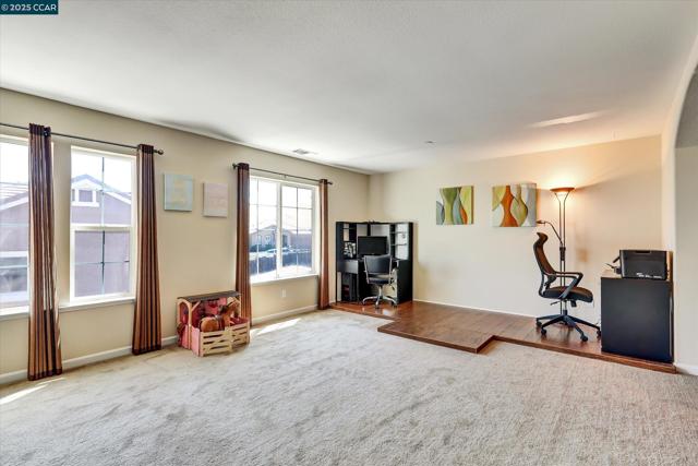 4007 Oak Knoll St, Antioch CA: https://media.crmls.org/mediaz/10d1eb37-d50f-4dc1-8098-56d6e5da96f0.jpg