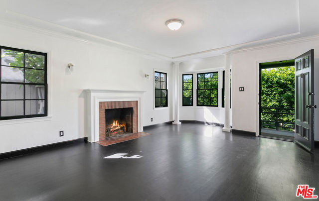 508 N San Vicente Boulevard, West Hollywood CA: https://media.crmls.org/mediaz/10d26740-2325-42c8-99f7-18bd9bc8f3a5.jpg