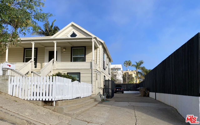 84 N Palm Street, Ventura CA: https://media.crmls.org/mediaz/10d2986f-e8b5-4608-8934-453fa63988ed.jpg
