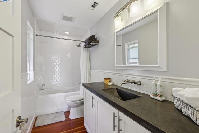 1333 Warren St, Martinez CA: https://media.crmls.org/mediaz/10d2e39c-fd5b-4dac-9d4b-b49e2916a276.jpg