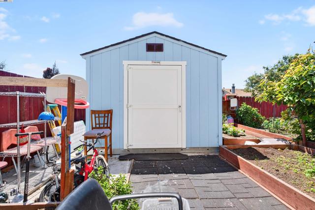 4300 Berk Ave, Richmond CA: https://media.crmls.org/mediaz/10d36546-323c-4172-8519-e6182ddbe27d.jpg