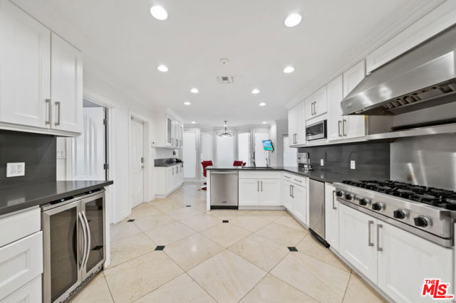 16221 Elisa Place, Encino CA: https://media.crmls.org/mediaz/10d37b2d-2dfa-4019-88e8-82fe9440e2bd.jpg