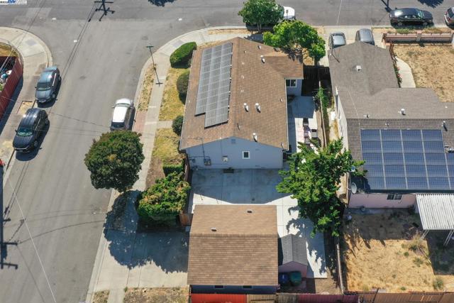 27830 Thackeray Ave, Hayward CA: https://media.crmls.org/mediaz/10d41187-6f8c-4c0f-b51d-e392b5aeb0f7.jpg