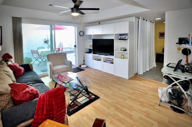 10373 Caminito Banyon, San Diego CA: https://media.crmls.org/mediaz/10d4692b-e026-4f35-9541-3ca502b9e89b.jpg