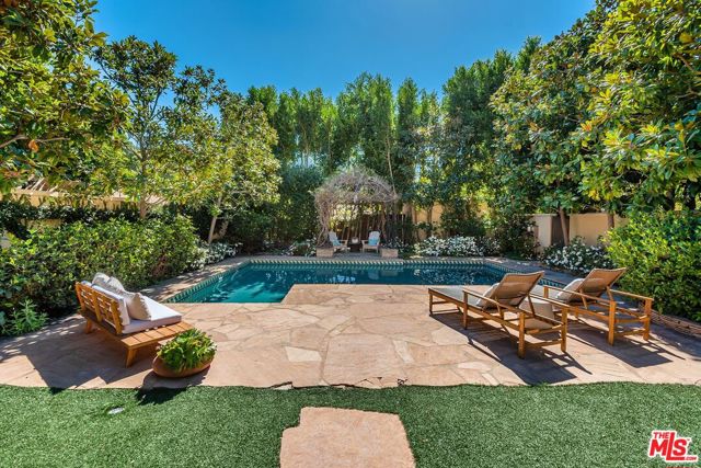 1549 Lindacrest Drive, Beverly Hills CA: https://media.crmls.org/mediaz/10d57fcf-591f-47c5-8f2b-e11177cbb25a.jpg