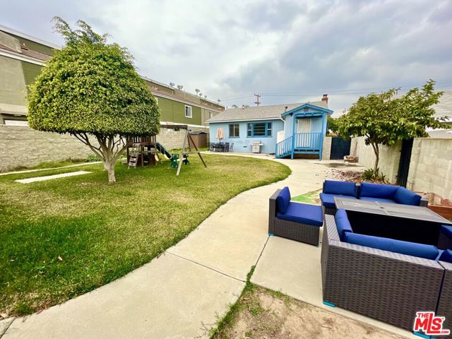 328 E Plymouth Street, Inglewood CA: https://media.crmls.org/mediaz/10d597b2-b3f9-4b48-8469-36ffaa11d178.jpg
