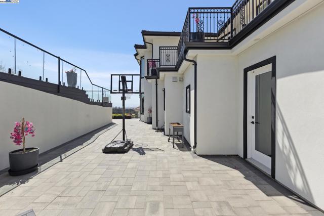 3606 Sarita St, Hayward CA: https://media.crmls.org/mediaz/10d59ee0-7084-4f03-bf85-bf6c797720af.jpg