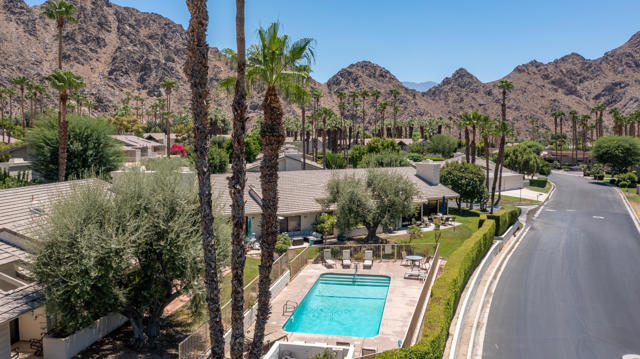 46510 Arapahoe Drive, Indian Wells CA: https://media.crmls.org/mediaz/10d6460d-a37b-4fdf-9986-27487ae3f022.jpg