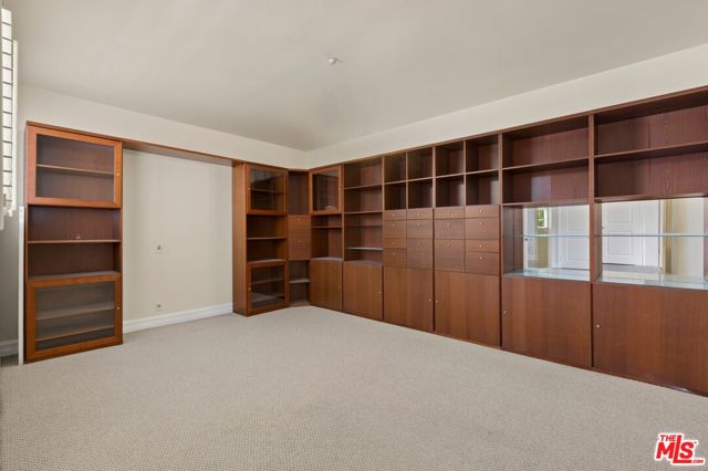 4202 Whitsett Avenue, Studio City CA: https://media.crmls.org/mediaz/10d6895c-447d-422d-8948-8a2cebf9d02f.jpg