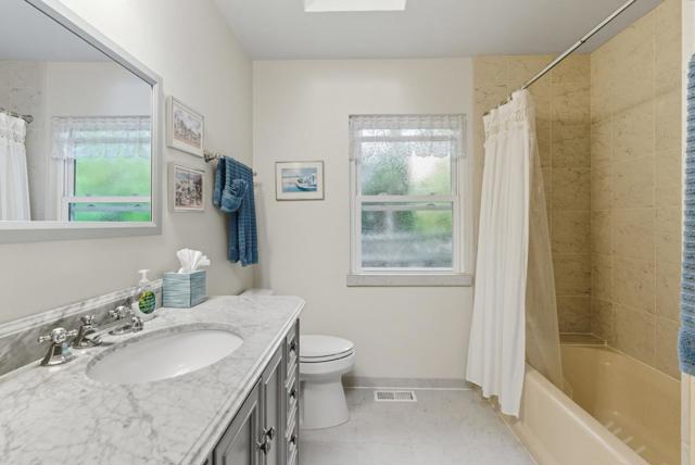 7547 Arden Way, Aptos CA: https://media.crmls.org/mediaz/10d6a57b-06ba-462d-9949-f8745e96c6f6.jpg