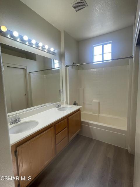 Primary en-suite bathroom