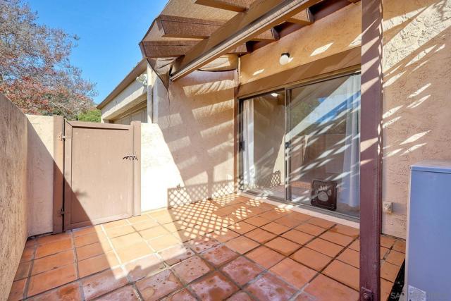 2032 David Dr, Escondido CA: https://media.crmls.org/mediaz/10d6be8a-2dfb-4b7e-93b3-3b0f8ad5e6a6.jpg