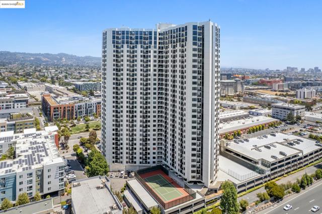 6363 Christie Ave, Emeryville CA: https://media.crmls.org/mediaz/10d75c5e-2ef4-48a3-be47-123f7a5a7200.jpg