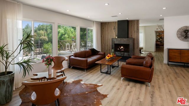 10555 Art Street, Sunland CA: https://media.crmls.org/mediaz/10d7669b-7f29-4dec-8fac-2abd14056593.jpg