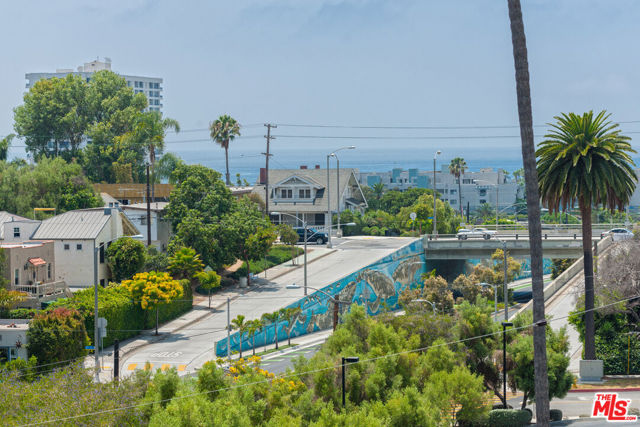 737 Pier Avenue, Santa Monica CA: https://media.crmls.org/mediaz/10d7799d-7251-417d-9704-a6f98debf44d.jpg