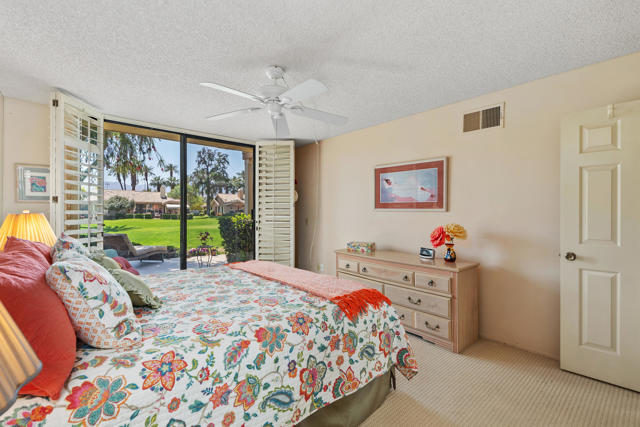 265 Calle Del Verano, Palm Desert CA: https://media.crmls.org/mediaz/10d790e4-1b2d-4e34-8849-9645aed8ee00.jpg