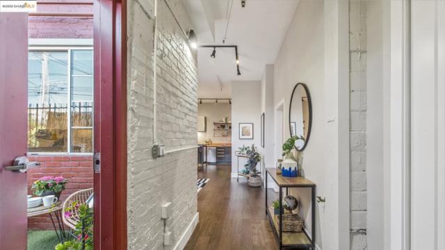958 28th ST, Oakland CA: https://media.crmls.org/mediaz/10d7e18c-c16a-45f8-825d-d2a798961a5c.jpg