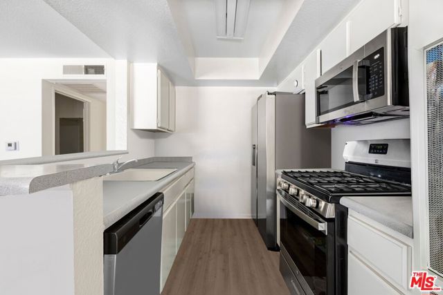 3321 Keystone Avenue, Los Angeles CA: https://media.crmls.org/mediaz/10d83593-f001-4b1b-86a5-e9c61cc9a428.jpg