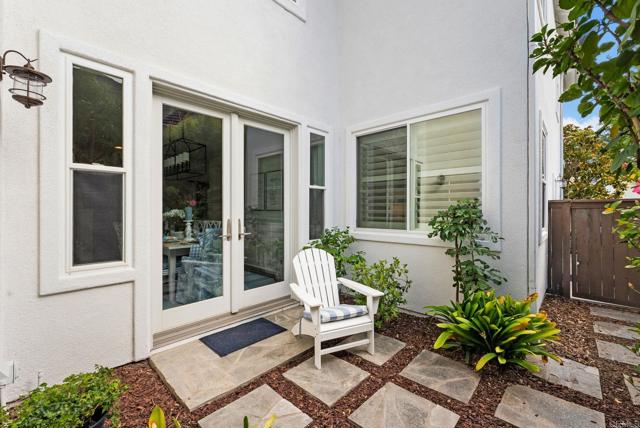 5158 Steinbeck Ct, Carlsbad CA: https://media.crmls.org/mediaz/10d875ef-52a5-48b3-ab16-16e518d9dfa0.jpg
