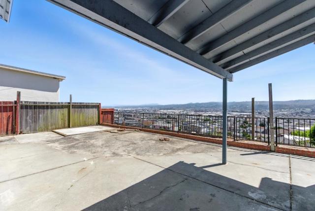 541 Diamond Avenue, South San Francisco CA: https://media.crmls.org/mediaz/10d88ac2-739e-4203-ab64-d00894dec08a.jpg
