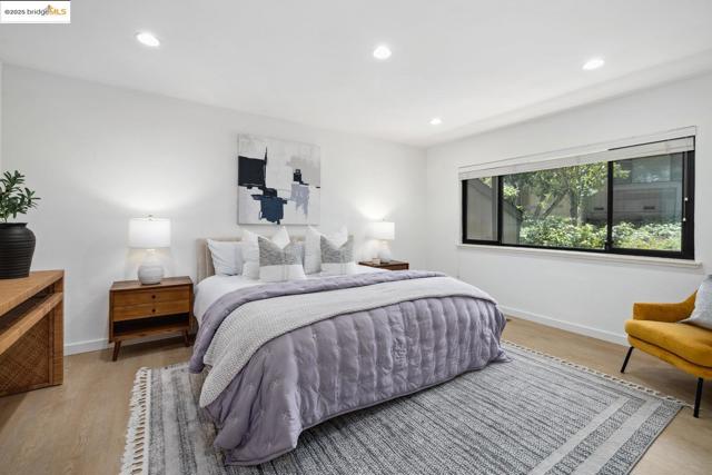 128 Alamo Sq, Alamo CA: https://media.crmls.org/mediaz/10d8b377-10aa-4ecd-8f1f-c51996b53191.jpg