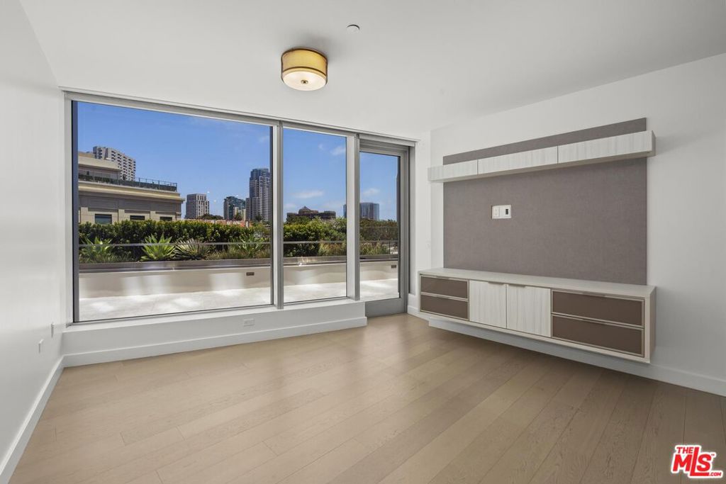 888 E Street - photo 12