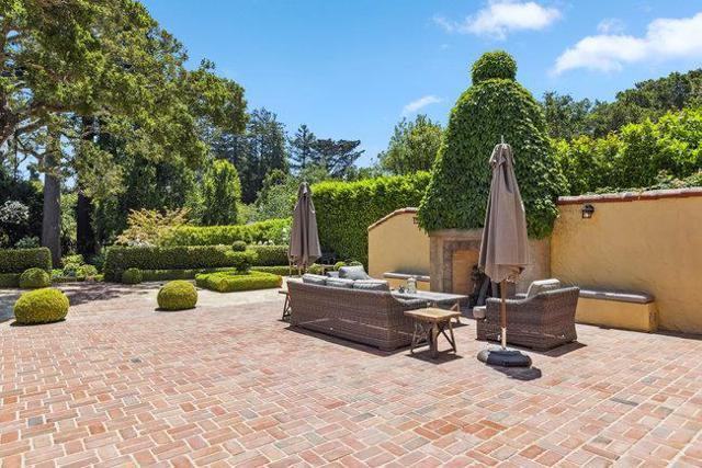 2307 Easton Drive, Burlingame CA: https://media.crmls.org/mediaz/10d9bf01-4f51-4a5e-b579-231d15c0505d.jpg