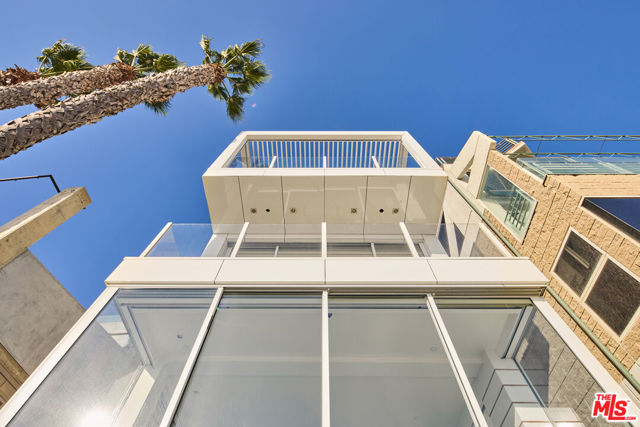 1267 Palisades Beach Road, Santa Monica CA: https://media.crmls.org/mediaz/10da3f7f-c992-485a-8837-2a6b1bf0d235.jpg