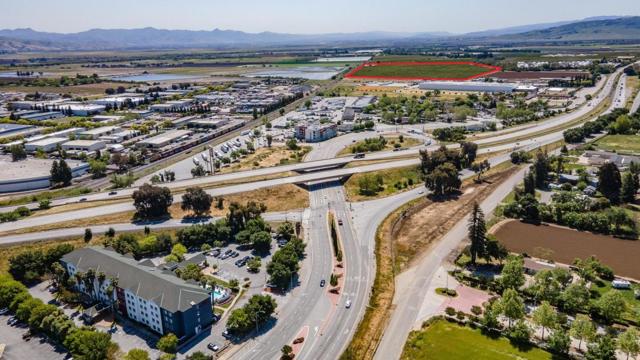 275 Bolsa Road, Gilroy CA: https://media.crmls.org/mediaz/10da9598-485a-457b-b455-17e40f3e5c8f.jpg