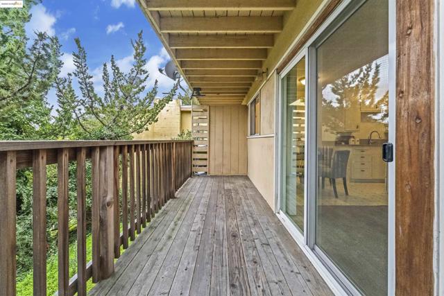 389 Somerset Rd, Piedmont CA: https://media.crmls.org/mediaz/10dad7e0-8fa3-40d9-980d-02d59564ae6d.jpg