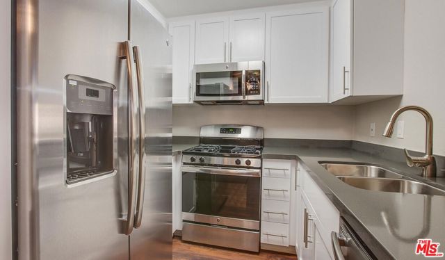 5922 N Las Virgenes Boulevard, Calabasas CA: https://media.crmls.org/mediaz/10db83b5-d464-42e9-a436-77a0dbeb9829.jpg