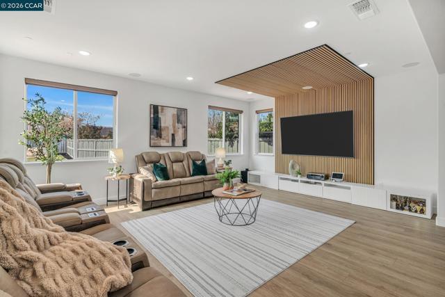 1553 S Perkins Place, Mountain House CA: https://media.crmls.org/mediaz/10dc1718-758b-44af-9b9a-12b8db6da1b3.jpg