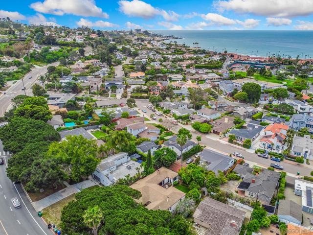 7940 La Jolla Shores Dr, La Jolla CA: https://media.crmls.org/mediaz/10dc3fd9-9114-47c2-89b5-870bf461e0bd.jpg
