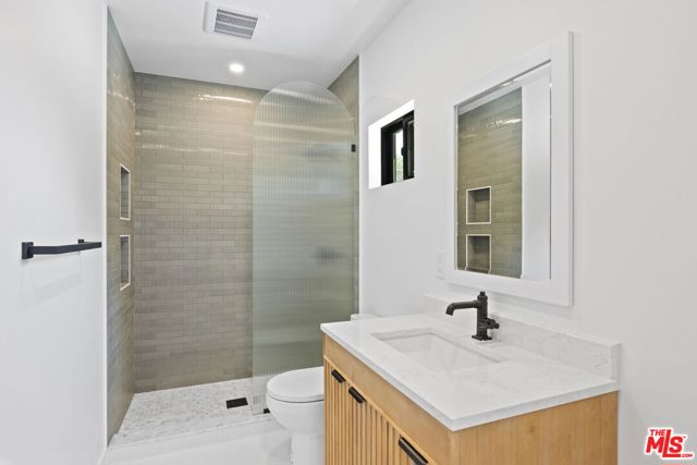 1131 Rancho Drive, Ojai CA: https://media.crmls.org/mediaz/10dc6a7b-6d75-41a3-8b3d-3a6ec954d0fc.jpg