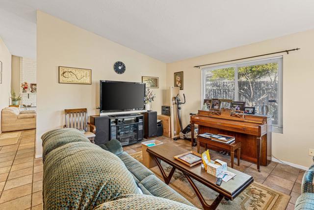 Detail Gallery Image 4 of 27 For 758 S 65th St, San Diego,  CA 92114 - 4 Beds | 2 Baths