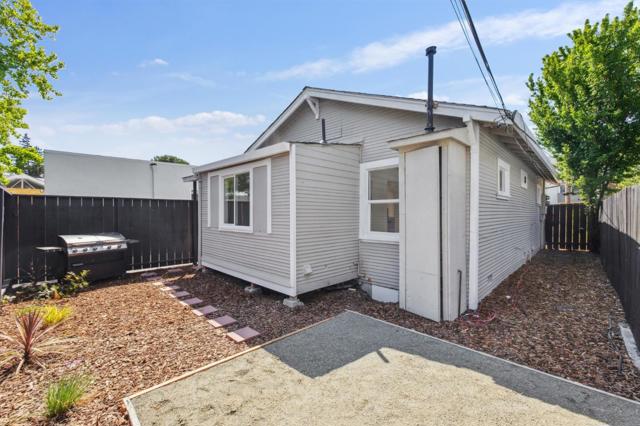 441 Vera Avenue, Redwood City CA: https://media.crmls.org/mediaz/10dca92b-ceba-438c-9ae6-08975c6028c5.jpg