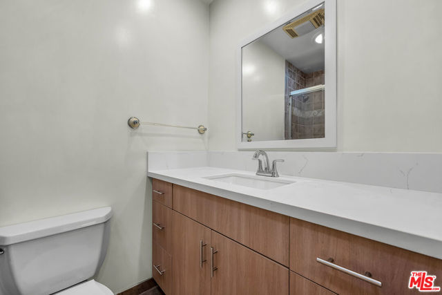 4311 Coquette Place, Tarzana CA: https://media.crmls.org/mediaz/10dcfb21-7816-4f9f-b5c6-dcc05ecd4b9f.jpg