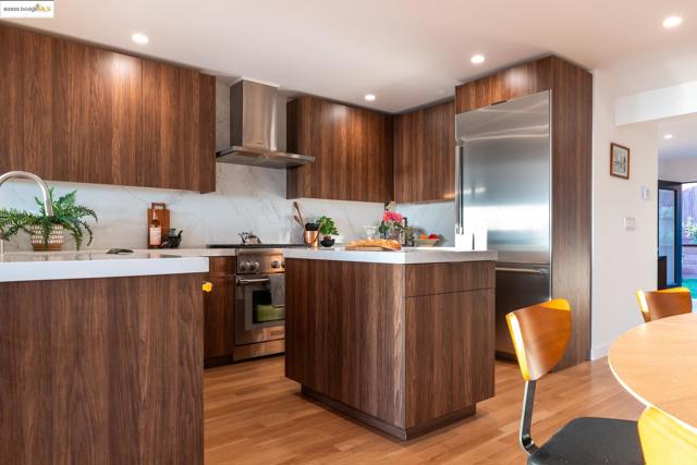 207 Cambridge Ave, Kensington CA: https://media.crmls.org/mediaz/10dd2258-2aa6-4b82-92b3-f3ca5aad15ec.jpg