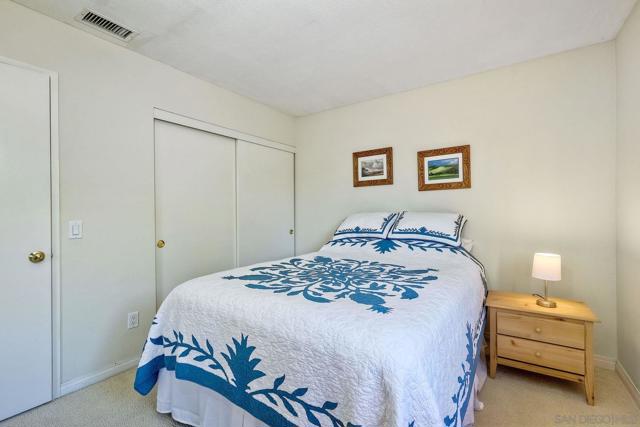 3625 Country Meadow Ln, Escondido CA: https://media.crmls.org/mediaz/10dd291f-9f72-4c2b-a4c2-2de23adb6002.jpg
